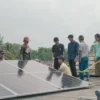 Sedekah Energi dari Mosaic Latih Warga Pondok Pesantren Mampu Kelola Panel Surya Secara Mandiri