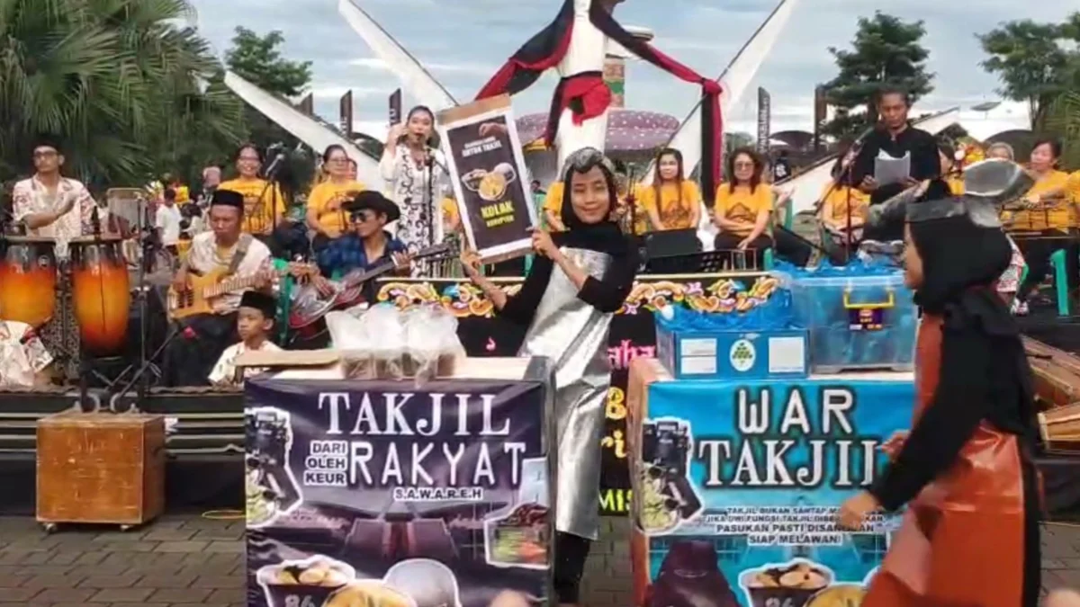 Musik dan Puisi Lintas Iman dari Ciamis untuk Indonesia Pertunjukan Budaya bertema Yaumiddini, di Alun-Alun Ciamis. (Foto/Cecep Herdi)