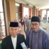 Bupati dan Wakil Bupati Bandung Barat, Jeje Ritchie Ismail dan Asep Ismail saat ditemui di Masjid Ash-Shidiq Pemda KBB. Senin (31/3). Dok Jabar Ekspres/Suwitno