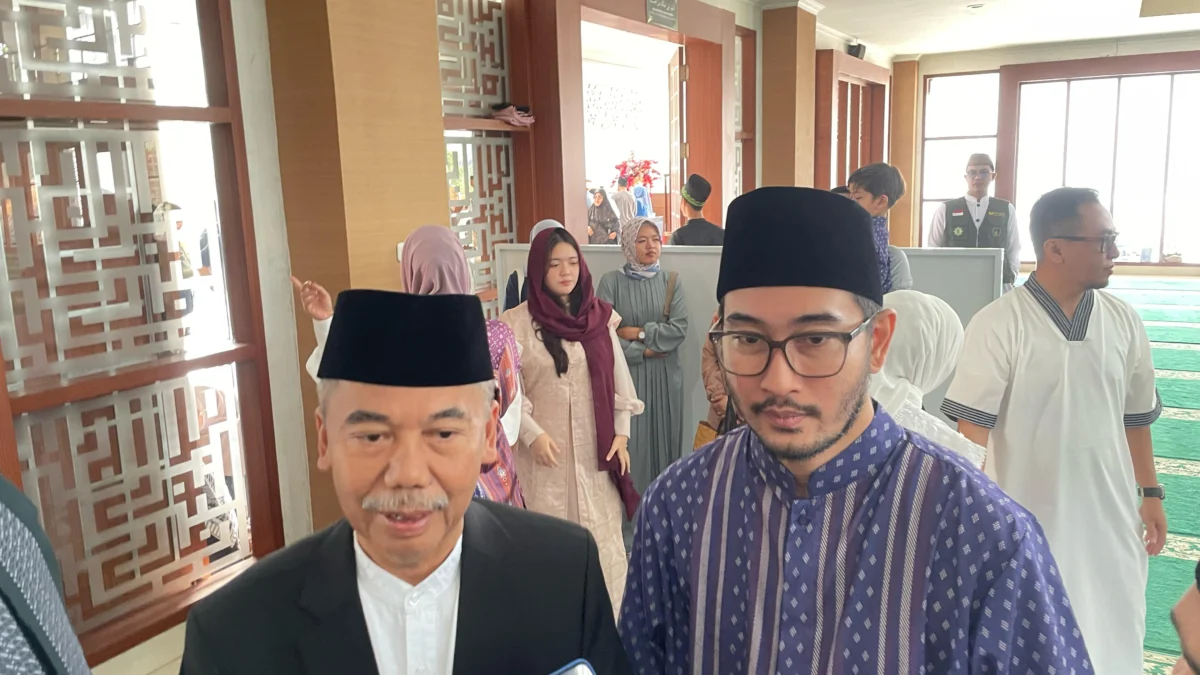 Bupati dan Wakil Bupati Bandung Barat, Jeje Ritchie Ismail dan Asep Ismail saat ditemui di Masjid Ash-Shidiq Pemda KBB. Senin (31/3). Dok Jabar Ekspres/Suwitno