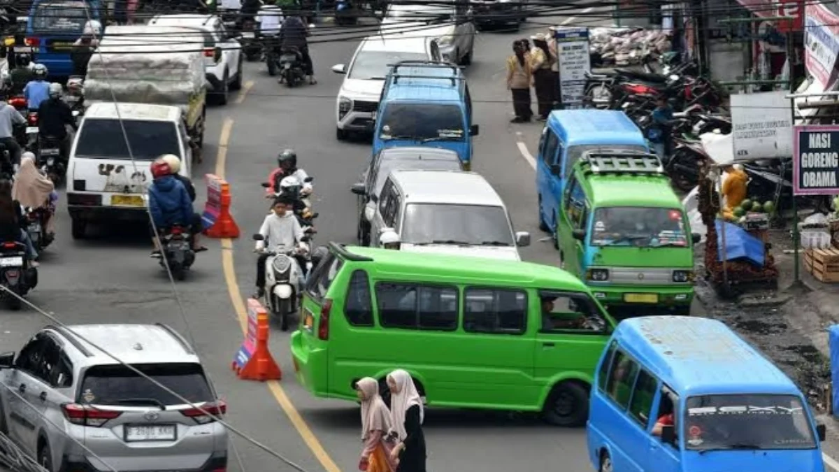 Ilustrasi angkot yang dilarang beroperasi selama lebaran di Puncak Bogor. (Foto/ANTARA)