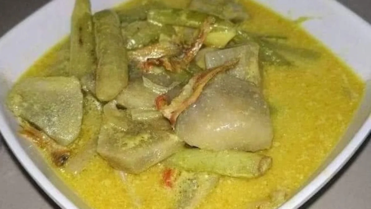 Jenis makanan ini terbilang langka dan masih jarang otang yang tahu. Namun di masyarakat Sunda Sayur Lompong sudah sangat terkenal.