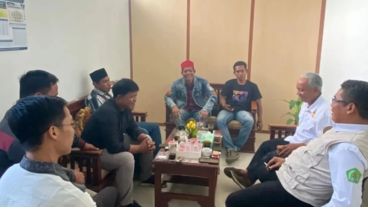 Kemenag Kota Banjar melakukan pungutan liar yang diduga dilakukan oleh oknum pegawai untuk mengurus izin operasional madrasah diniyah.