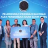 Melalui program “Oreo Berbagi Serunya Berilmu”, PT Mondelez Indonesia Manufacturing memberikan donasi untuk mendukung pendidikan.
