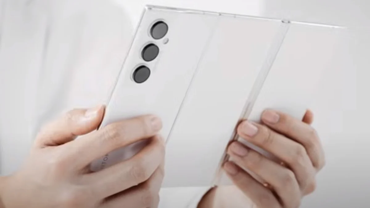 Pangsa pasar Ponsel lipat sepertinya akan semakin marak dan banyak pilihan setelah Tecno Phantom Ultimate 2 diperkenalkan di pasar global