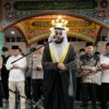 Imam Makkah, Syekh Abdurrahman Al Ausy saat Memimpin Salat Tarawih di Polres Cimahi. (Mong / Jabar Ekspres)