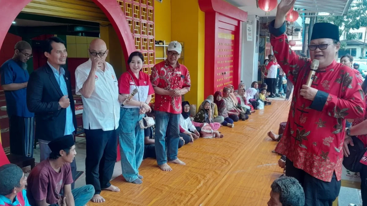 Tradisi ifthar jama'i Masjid Lautze 2 Kota Bandung (makan buka puasa bersama) terhenti. Kendalanya, anggaran tidak mencukupi.