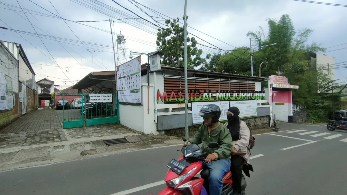 Masjid Al-Muqorrobin Bandung Hadirkan Program Ramadan untuk Tingkatkan Kesejahteraan Warga Dok. Masjid Al-Muqorrobin, Jl. Cigadung Raya Timur, Cibeunying Kaler, Kota Bandung. Minggu (2/3). Foto. Sandi Nugraha.