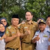 Bupati dan Wakil Bupati Bandung Barat, Jeje Ritchie-Asep Ismail saat menghadiri apel perdana di lingkungan Pemkab Bandung Barat. Senin (3/3). Dok Jabar Ekspres/Suwitno