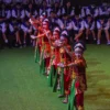 Sejumlah anak menampilkan seni tari tradisional di Saung Angklung Udjo, Kota Bandung, Senin (24/2). Foto: Dimas Rachmatsyah / Jabar Ekspres
