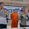 Pelaku HS (53) Berhasil Diamankan Polres Cimahi Usai Tindakan Viral Todongkan Senpi dan Getok Paksa Masuk Ke Dalam Mobil di Kota Baru Parahyangan (mong)