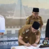 Bupati dan Wakil Bupati Bandung Barat, Jeje Ritchie-Asep Ismail saat menghadiri kegiatan di lingkungan Pemda KBB. Selasa (4/3). Dok Jabar Ekspres/Suwitno