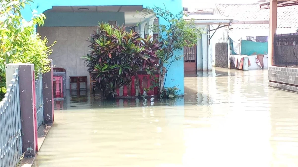 Banjir di kawasan Rancabolang, Kecamatan Gedebage, Kota Bandung. (Sadam / JE)