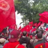 Buruh PT Bapintri saat Melakukan Aksi Imbas PHK pada Perusahaan /Foto: Istimewa/