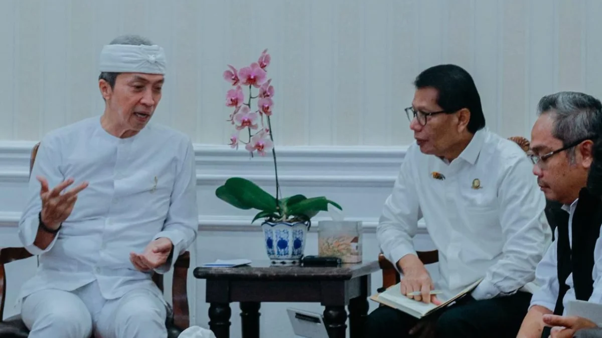 Minim Solusi, Pemkot Bogor Terus Dorong Penanganan Cepat Longsor di Batutulis Wali Kota Bogor, Dedie A. Rachim menerima kunjungan Direktur Prasarana Perkeretaapian dan Kepala BTP Jabar beserta jajaran di Balai Kota Bogor, Kamis (6/3). (Yudha Prananda / Jabar Ekspres)