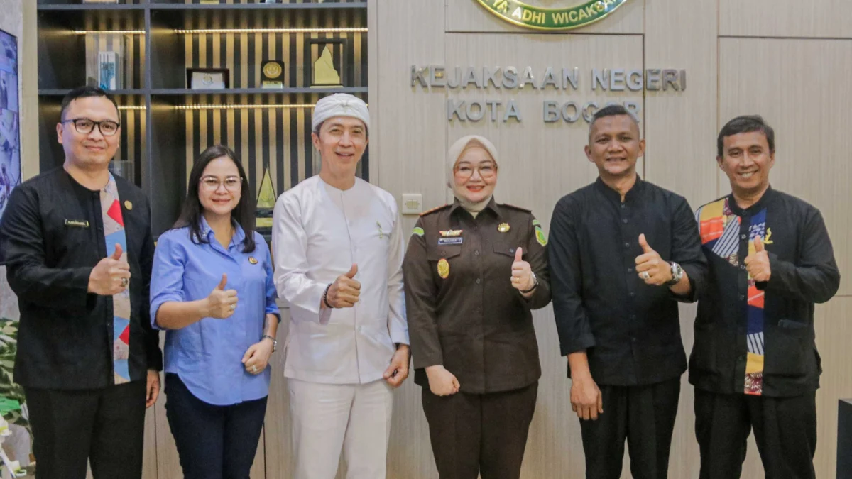 Wali Kota Bogor, Dedie A. Rachim bersama jajaran dan Kajari Kota Bogor, Meilinda. (Yudha Prananda / Istimewa)