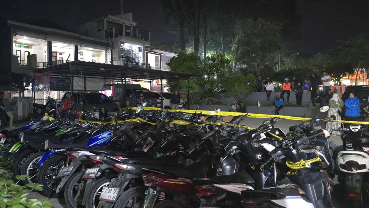 Sebanyak 40 unit sepeda motor berhasil diamankan oleh Kepolisian Sektor (Polsek) Ciwidey dalam operasi penertiban balapan liar di Jalan Raya Patengan-Rengganis, Desa Patengan, Kecamatan Rancabali, Kabupaten Bandung pada Rabu (5/3). Foto Istimewa