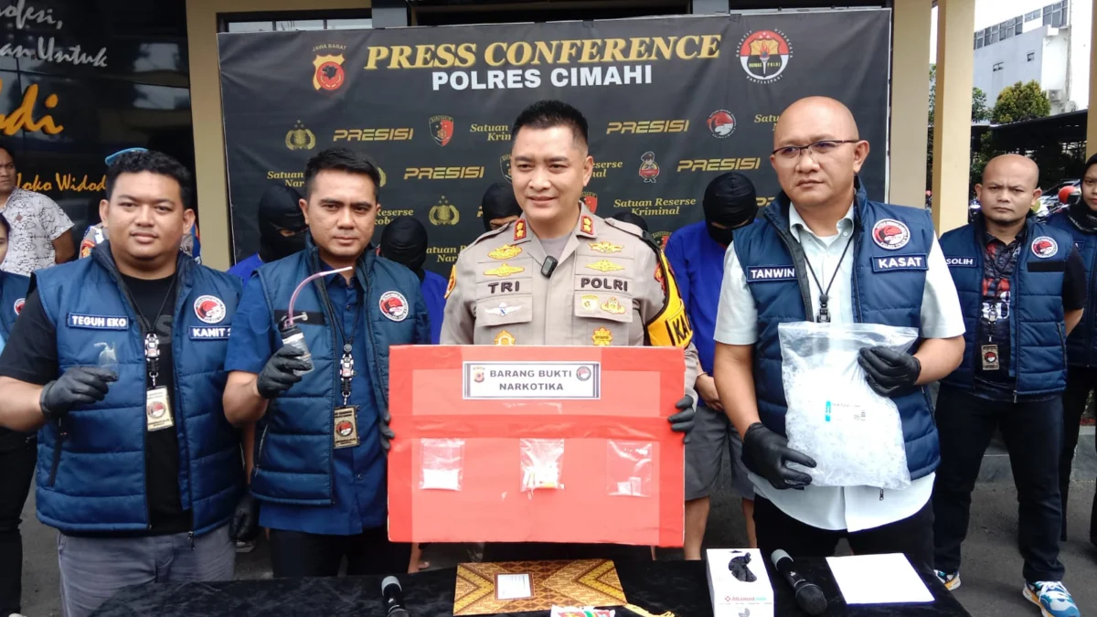 Polres Cimahi saat Konferensi Pers Penangkapan Sindikat Narkoba Jenis Sabtu, Ketua Bawaslu KBB Salah Satu pengguna yang Diamankan (mong)