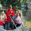 Kemensos salurkan bantuan untuk banjir Kabupaten Bandung/Foto: Antara/