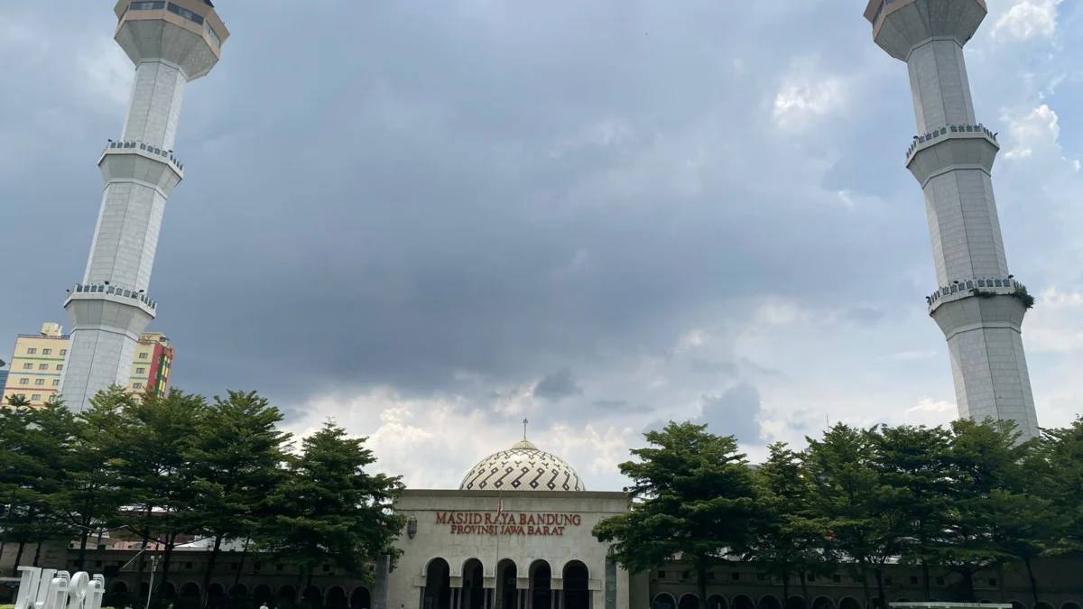 Pemdaprov Jabar Komitmen Rawat Masjid Raya
