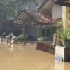 Banjir merendam rumah warga di Kampung Babakan Leuwi Bandung, Desa Citeureup, Kecamatan Dayeuhkolot, Kabupaten Bandung. Foto Agi Ilman/Jabar Ekspres
