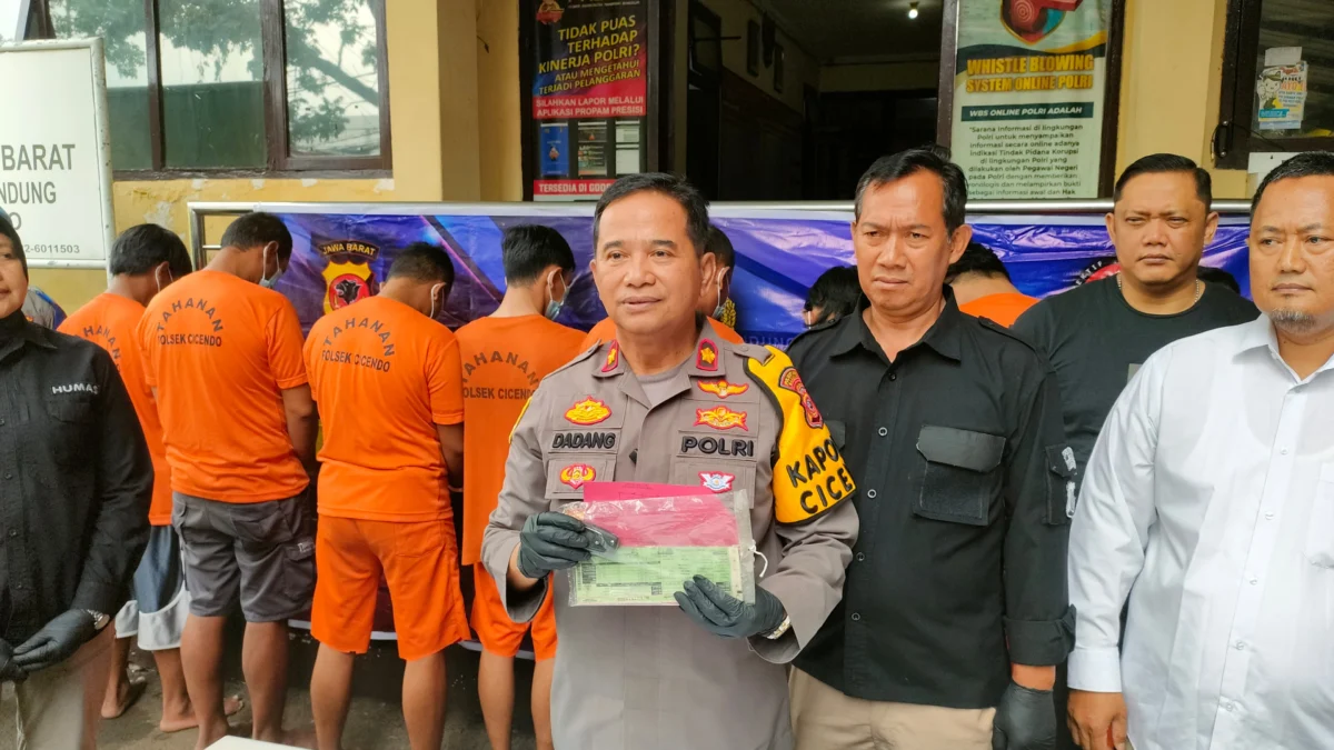 Dok. Pengungkapan kasus penipuan dan penggelapan mobil rental di Polsek Cicendo Kota Bandung. Senin (10/3). Foto. Sandi Nugraha.