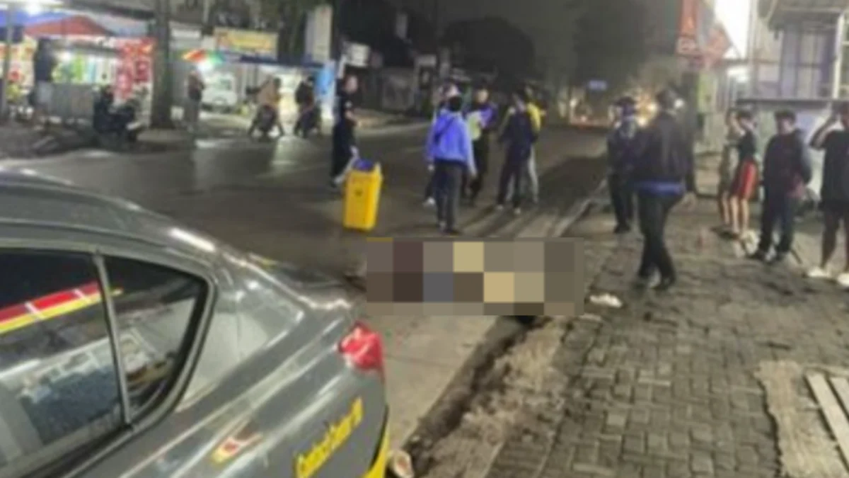 Pengendara motor asal Rajamandala, KBB meninggal dunia usai terlibat kecelakaan dengan truk towing di Jalan Raya Padalarang. Selasa (11/3). Dok istimewa