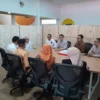 Wamendikdasmen, Atip Latipulhayat saat mengunjungi SMAN 1 Bandung guna pembahasan sengketa lahan tanah Smansa tersebut. (istimewa)