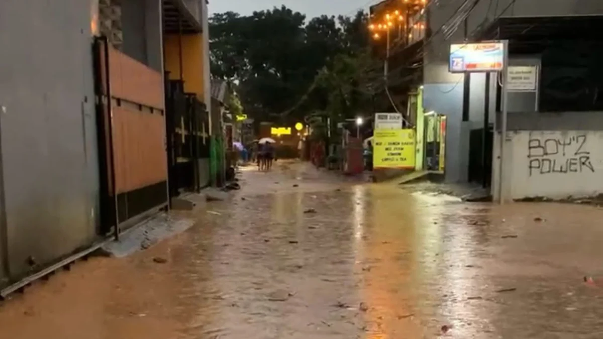 Foto ilustrasi : Potret banjir yang melanda kawasan Cingised, Sabtu (15/3) lalu jadi yang paling parah selama 4 tahun terakhir di kawasan tersebut. (Dok. Warga for Jabar Ekspres)
