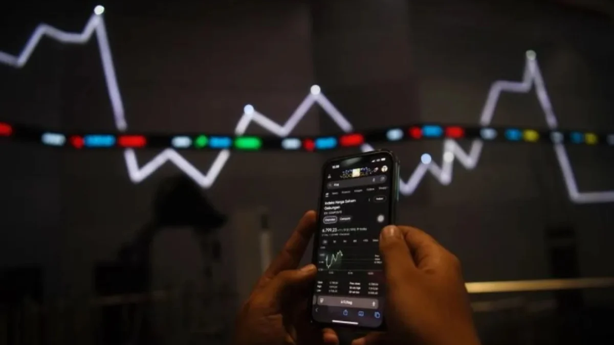 PT Bursa Efek Indonesia (BEI) mencatatkan ada 25 perusahaan besar yang sedang menunggu giliran untuk melakukan initial public offering (IPO) di pasar modal Indonesia.