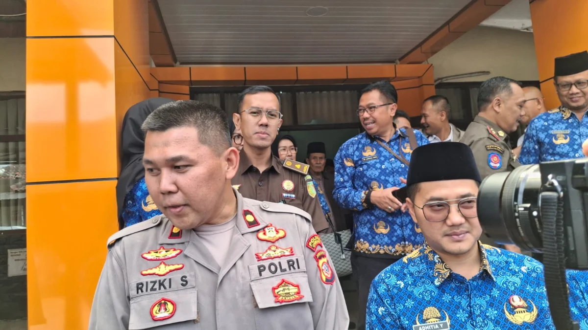 Wakapolres Cimahi, Kompol Rizky Syawaludin Akbar dan Wakil Wali Kota Cimahi, Adithia Yudhistira usai Rakor Lintas Sektoral Operasi Ketupat Lodaya Dalam Idul Fitri 2025/Firman Satria/ Jabar Ekspres/