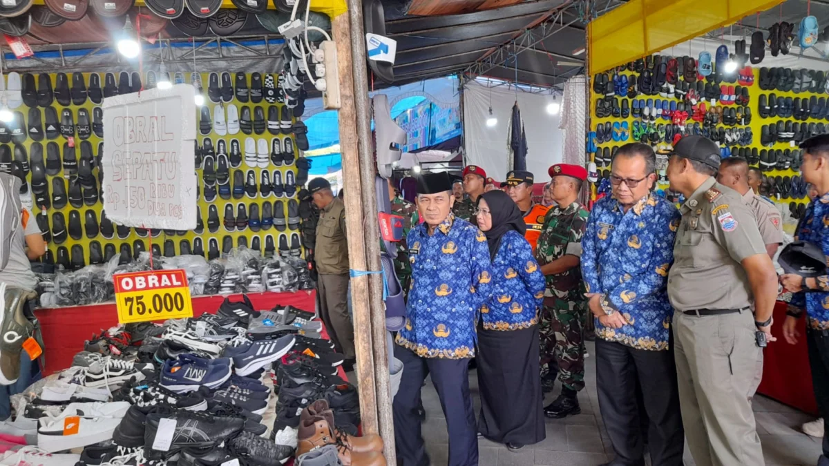 Sidak Wali kota Cimahi, Ngatiyana pada Kios-kios Umkm di Depan Gedung DPRD Kota Cimahi/Firman Satria/Jabar Ekspres/