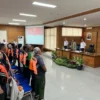 Sebanyak 55 Juru Parkir se-Kota Cimahi Mengikuti Sosialisasi Pembinaan dari Pemerintah Kota. (Mong / Jabar Ekspres)