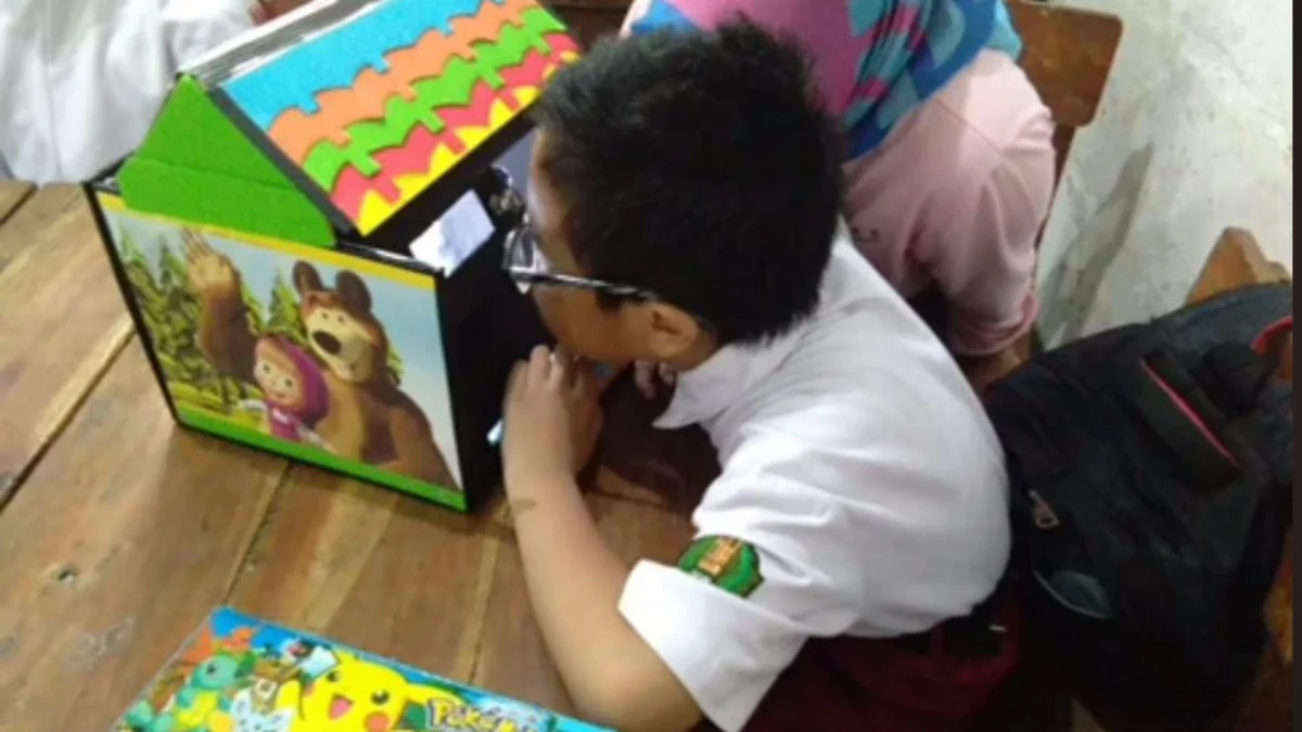 'Jendela Baca' Alat Bantu Baca Ciptaan Ima Choerijah Guru SDN Cigugur Tengah untuk Anak Penyandang Low Vision (Ist)