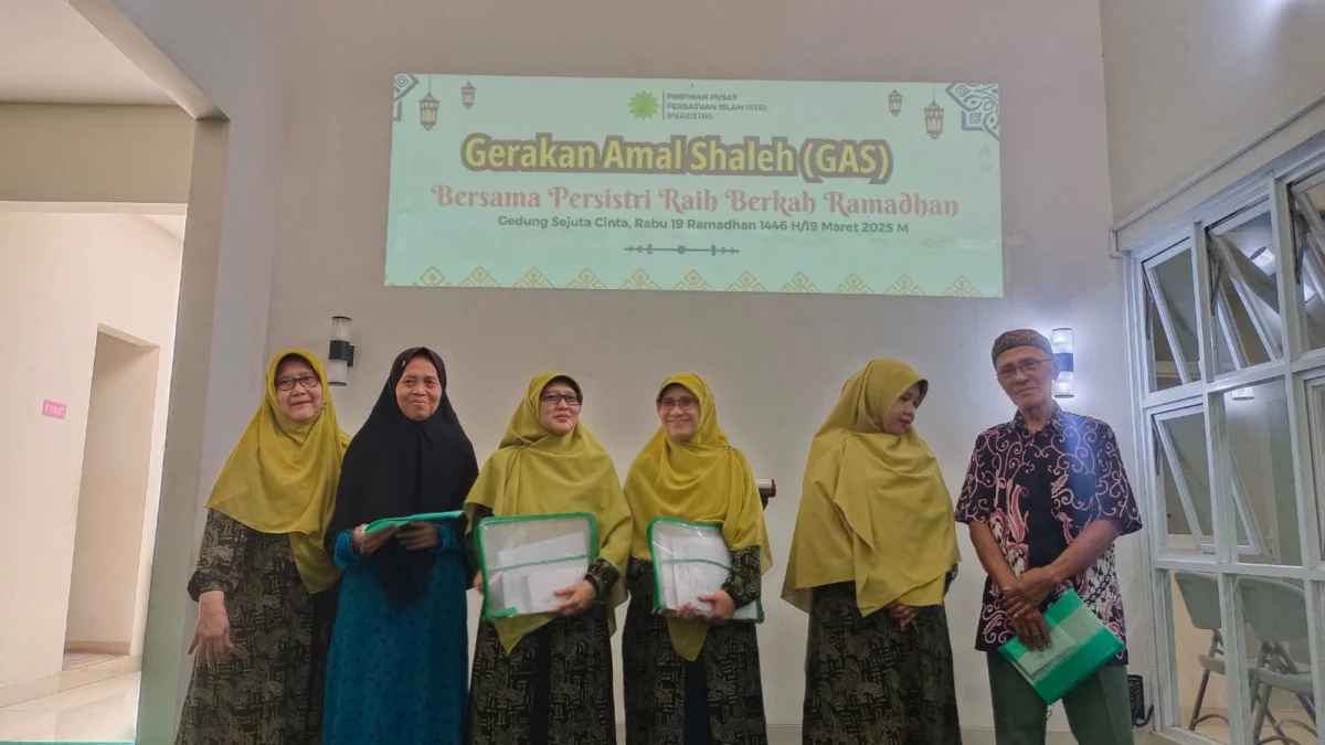 Serentak se-Indonesia, PP Persistri Tebar 200 Ribu Paket Sembako Serentak se-Indonesia, PP Persistri Tebar 200 Ribu Paket Sembako