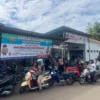 Ratusan warga terpantau mulai memenuhi kantor Samsat Soreang di Desa Cingcin, Kecamatan Soreang, Kabupaten Bandung sejak pagi sekitar pukul 09.00 WIB untuk membayar denda penghapusan pajak. Foto Agi