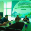 Caption: Kepala BPJS Kesehatan Cabang Kota Banjar, Agus Supratman (kanan) dan Kepala Bidang Pelayanan dan Sumberdaya Kesehatan Dinas Kesehatan Kota Banjar, Rusyono (dua dari kanan) saat menggelar konferensi pers di Kantor BPJS Kesehatan Cabang Banjar, Kamis (20/3/2025). (foto: Cecep Herdi/Jabar Ekspres)