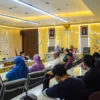 Suasana audiensi antara warga Arcamanik Endah dengan Komisi V DPRD Provinsi Jawa Barat di Kantor Komisi V, Kota Bandung, Kamis (20/3). Foto: Dimas Rachmatsyah / Jabar Ekspres