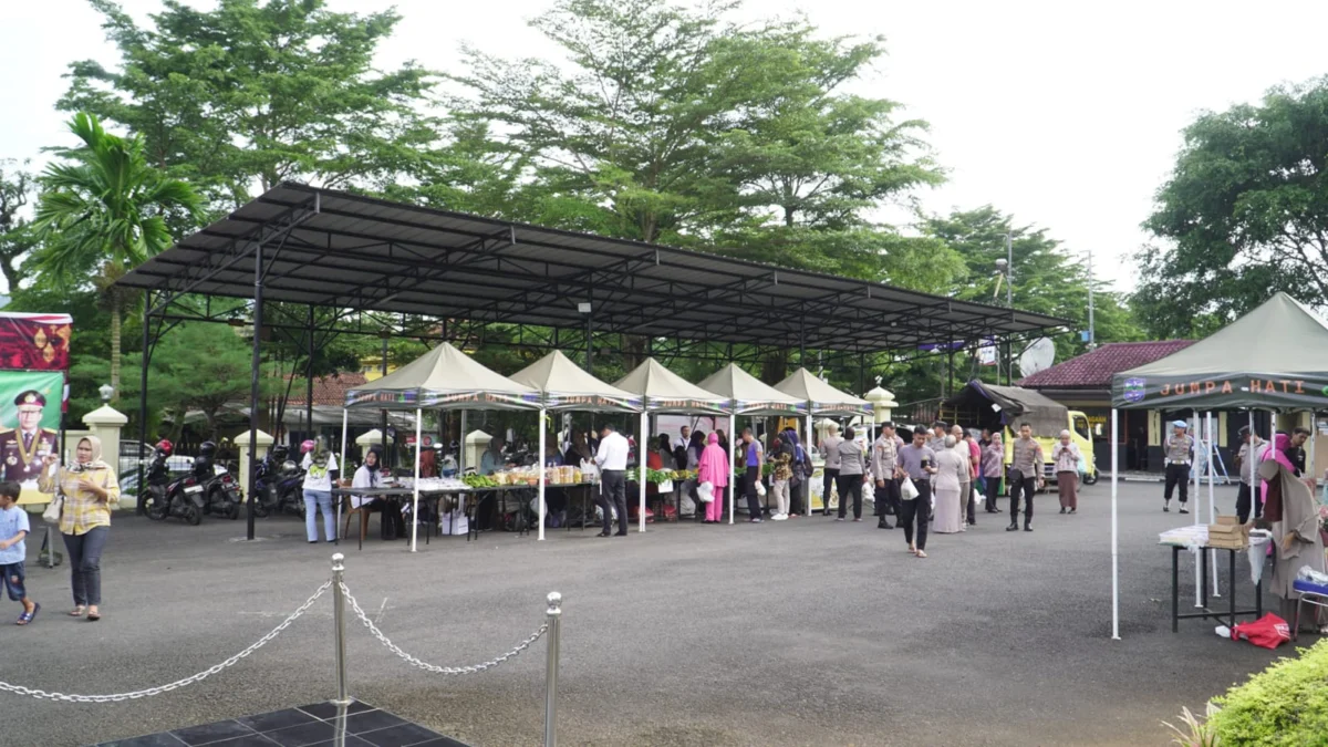 Dukung UMKM Lokal, Polres Banjar Gelar Bazar Ramadan Sekitar 20 UMKM menjual produk mereka dalam Bazar Ramadan yang diselenggarakan Polres Banjar. (Cecep Herdi/Jabar Ekspres)