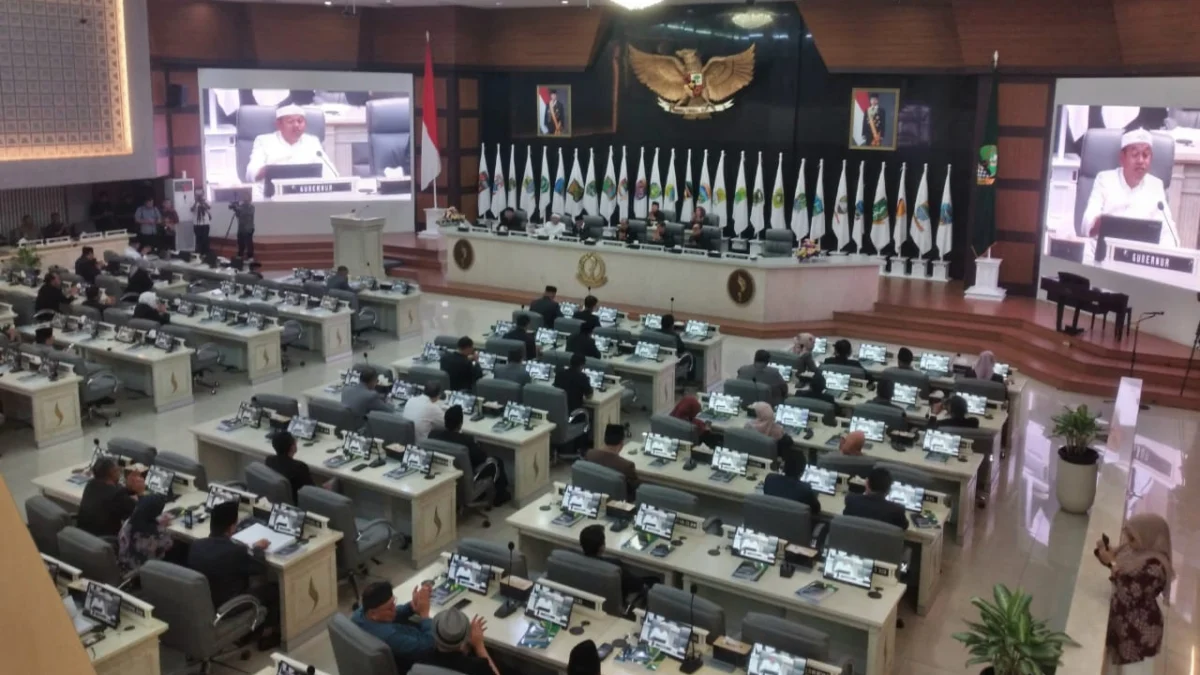Dedi Mulyadi Sampaikan LKPJ 2024, Pendapatan Daerah Tembus Rp36,5 Triliun Rapat Paripurna penyampaian LKPJ Gubernur tahun anggaran 2024.