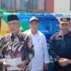 Wali Kota Banjar H Sudarsono (dua kiri) saat diwawancara terkait program pemutihan pajak kendaraan bermotor. (Cecep Herdi/Jabar Ekspres)