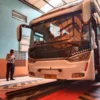 Petugas Dishub Cimahi saat Lakukan Ram Check pada 15 Armada Bus Mudik Gratis Program Pemkot (Mong)