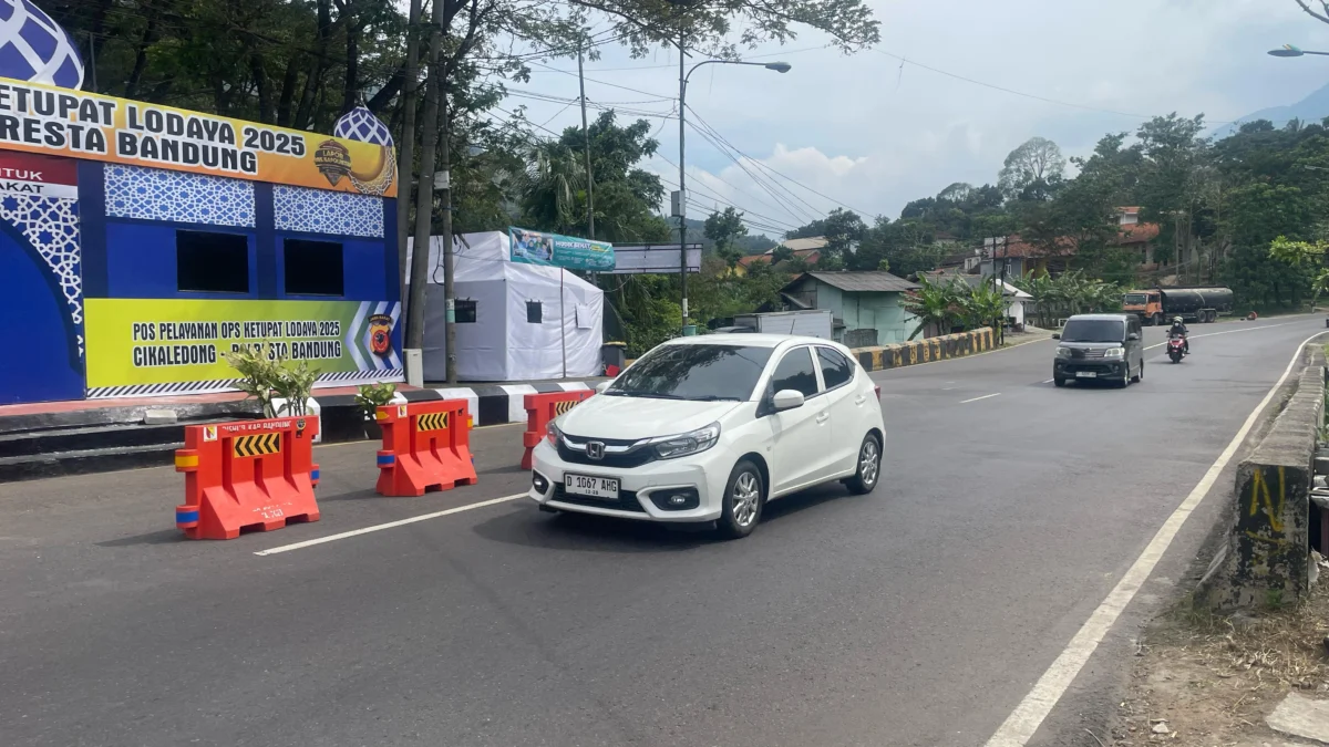 H-6 jelang lebaran, arus lalu lintas mudik di Cikaledong, Kecamatan Nagreg, Kabupaten Bandung, masih terpantau lengang pada Selasa (25/3/2025). Foto Agi
