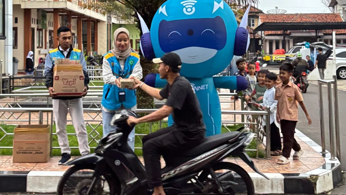 ICONNET Jawa Barat Gelar Aksi Bagi-Bagi Takjil di Bulan Ramadan Dengan Program HIKMAH (Hidangan Buka Membawa Berkah)