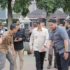 Wakil Wali Kota Cimahi, Adhitia Yudhistira saat menghadiri apel Satgas Pemberantasan Premanisme di Alun-alun Cimahi. (Mong / Jabar Ekspres)