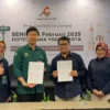 Manager IT K-24 Indonesia Obed Kharistian (Kedua dari Kiri) dan General Manager Witel YJS Agus Faisal (Kedua dari Kanan) saat penandatanganan Kerja Sama antara neuCentrIX antara Telkom area Witel Yogya Jateng Selatan (YJS) dan K-24 Indonesia yang berlangsung di Hotel Alana Malioboro, beberapa waktu yang lalu.
