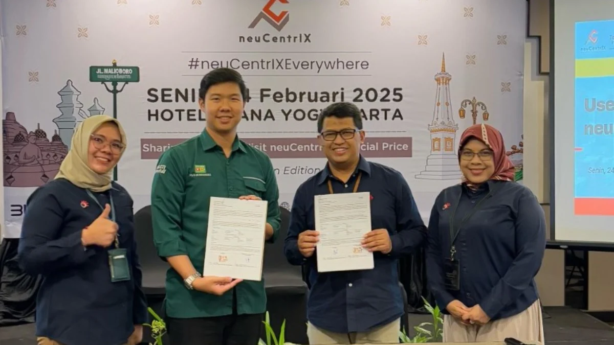 Manager IT K-24 Indonesia Obed Kharistian (Kedua dari Kiri) dan General Manager Witel YJS Agus Faisal (Kedua dari Kanan) saat penandatanganan Kerja Sama antara neuCentrIX antara Telkom area Witel Yogya Jateng Selatan (YJS) dan K-24 Indonesia yang berlangsung di Hotel Alana Malioboro, beberapa waktu yang lalu.