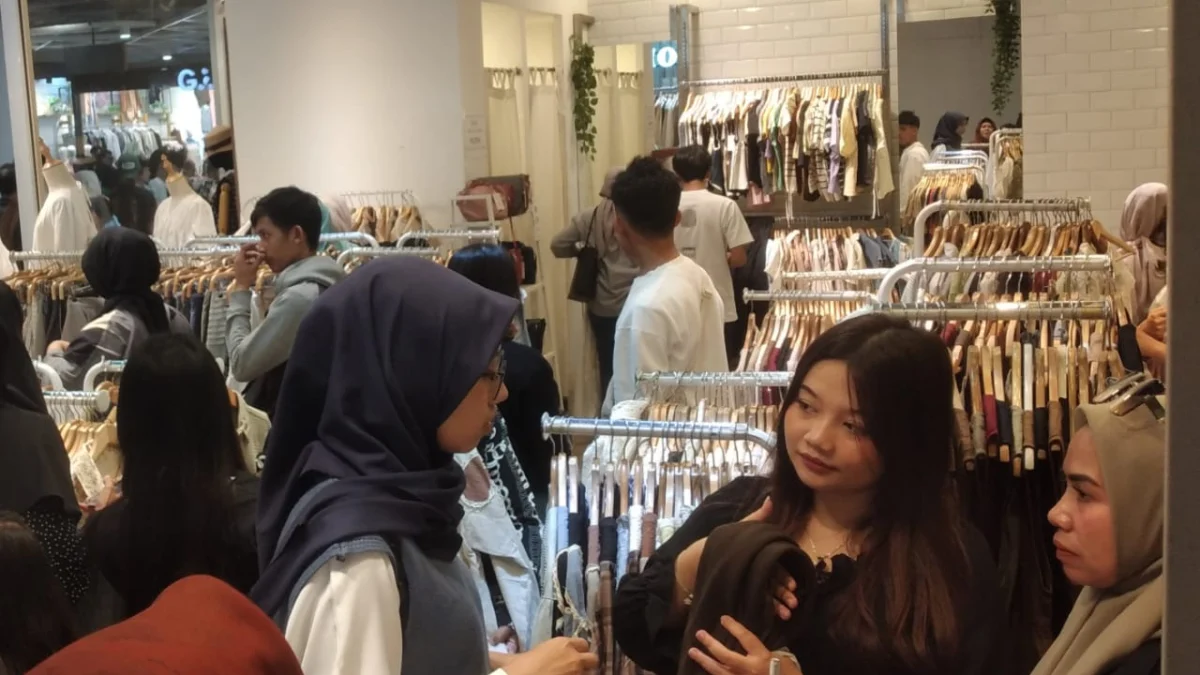 Pusat Perbelanjaan di Bandung Bergeliat Jelang Lebaran, Mall ini Dipadati Pengunjung