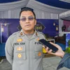 Kapolsek Cileunyi, Kompol Rizal Adam Al Hasan saat diwawancarai Jabar Ekspres di Pos Pengamanan Terpadu Gerbang Tol (GT) Cileunyi, Minggu (30/3). Foto: Dimas Rachmatsyah / Jabar Ekspres