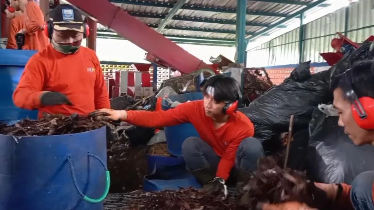 Farhan Sorot Pengolahan Sampah di Babakan Siliwangi
